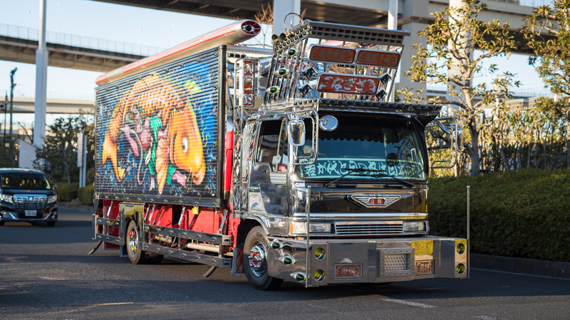 A dekotora truck